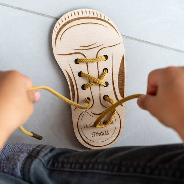 Chaussure à lacer montessori prénom enfant