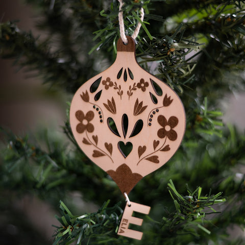 Boule de Noël en bois personnalisée